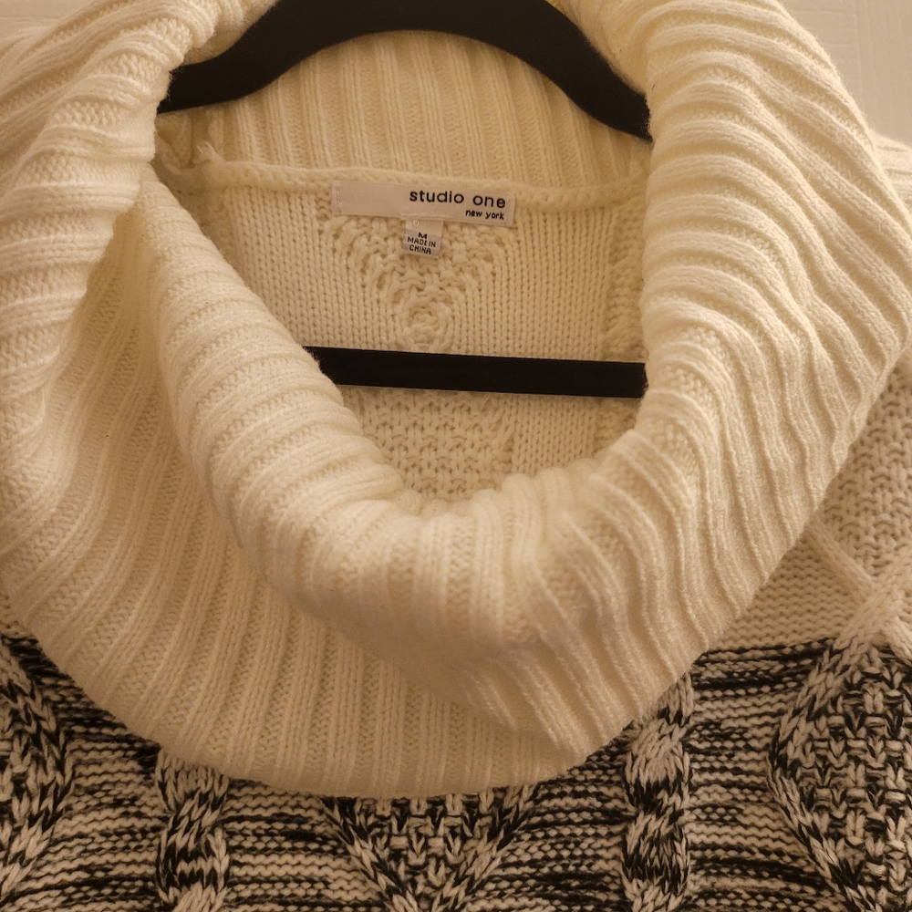 Studio one Medium size Sweater Dress Black and Cream